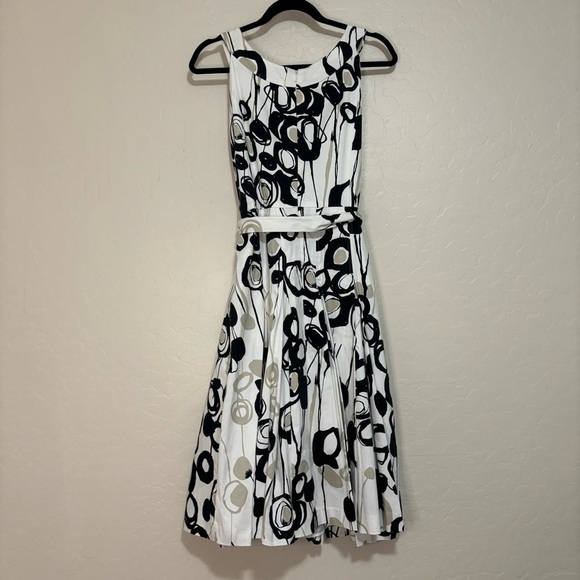Calvin Klein White and Black Scoop Neck Fit and Flare Pleated Tie Waist Dress 6 - Picture 10 of 11